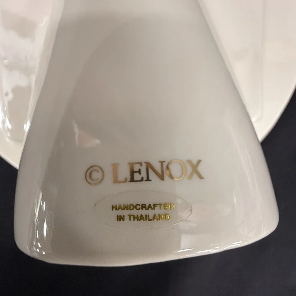 LENOX Vintage Ivory Porcelain Picture Frame 24K Gold Trim – Round/ tabletop NIB